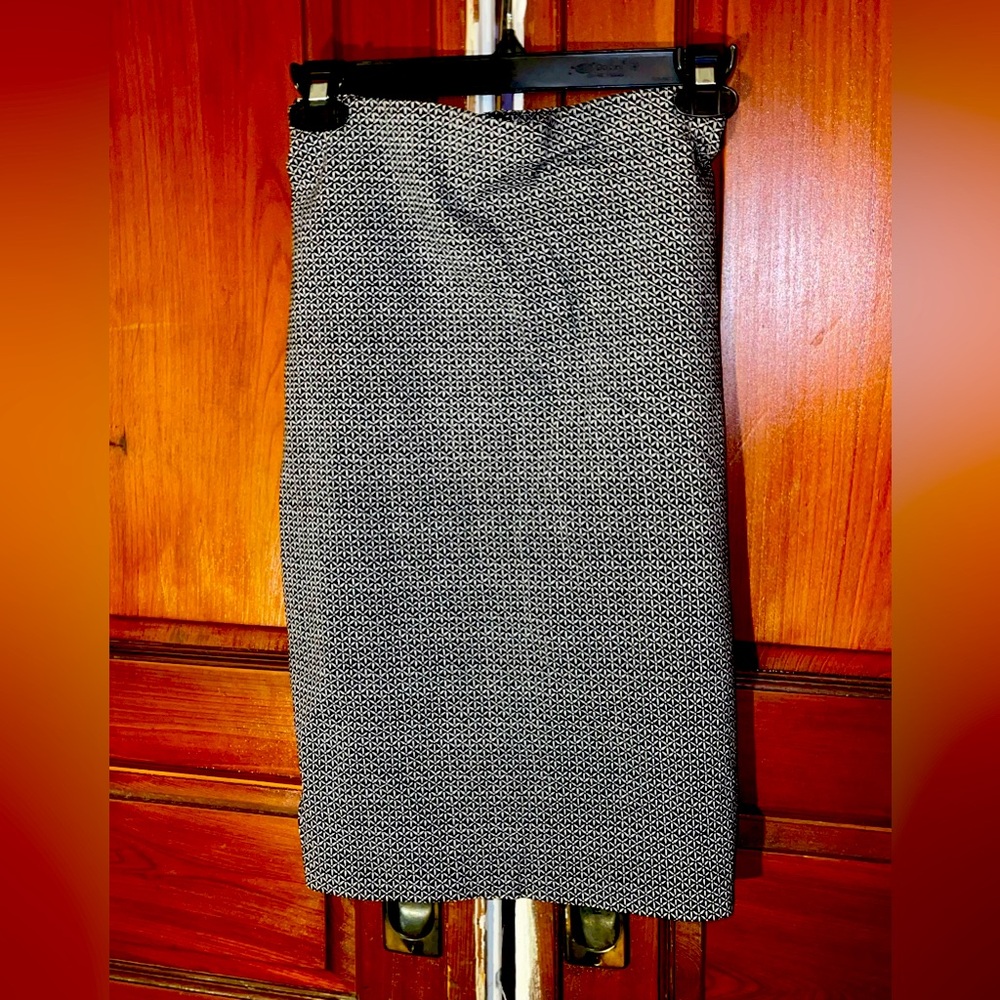New York Clothing Company Black and Silver Knee Length Skirt.  Size Large